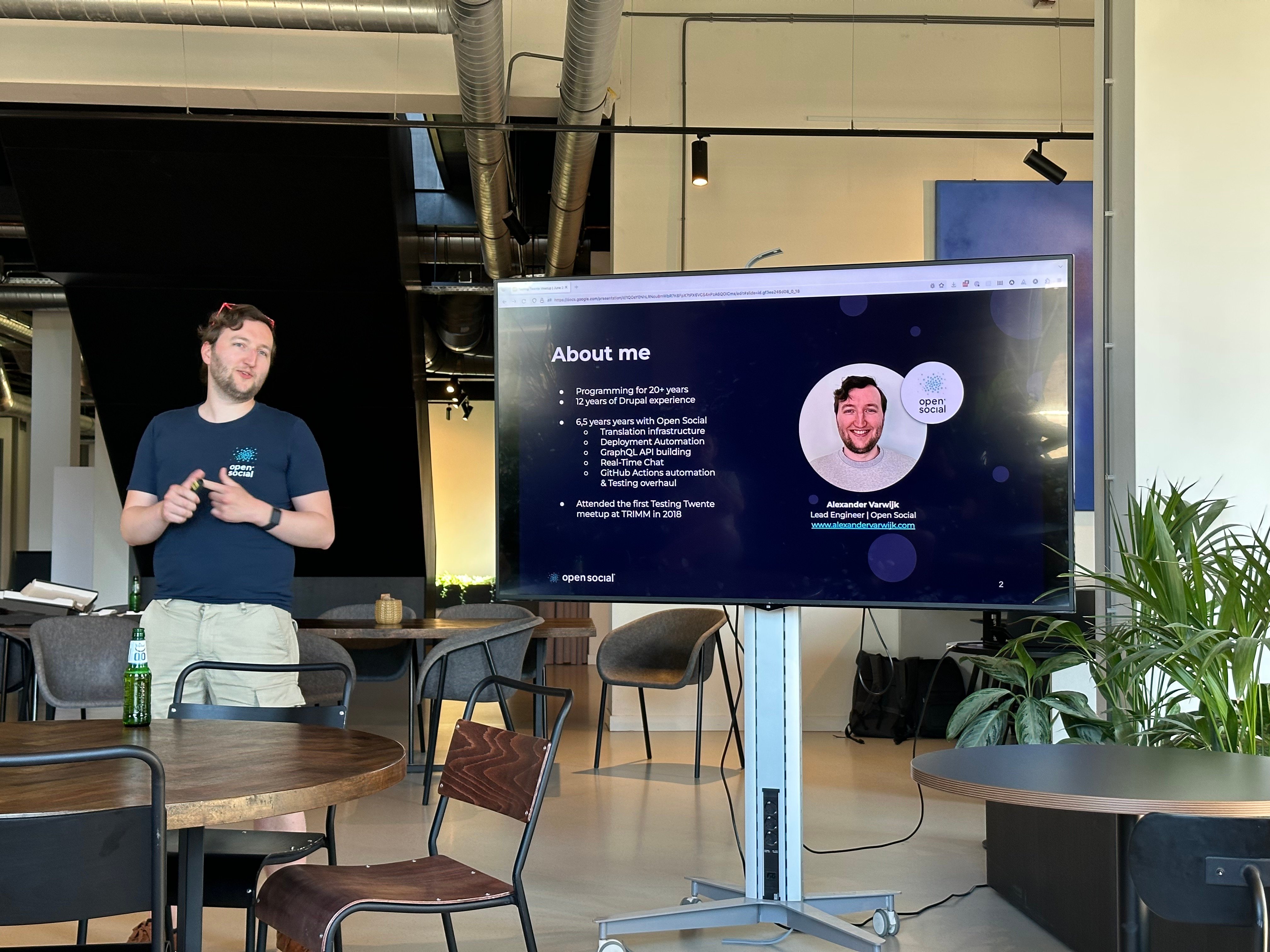 Alexander Varwijk at a local meetup talking about testing Open Social