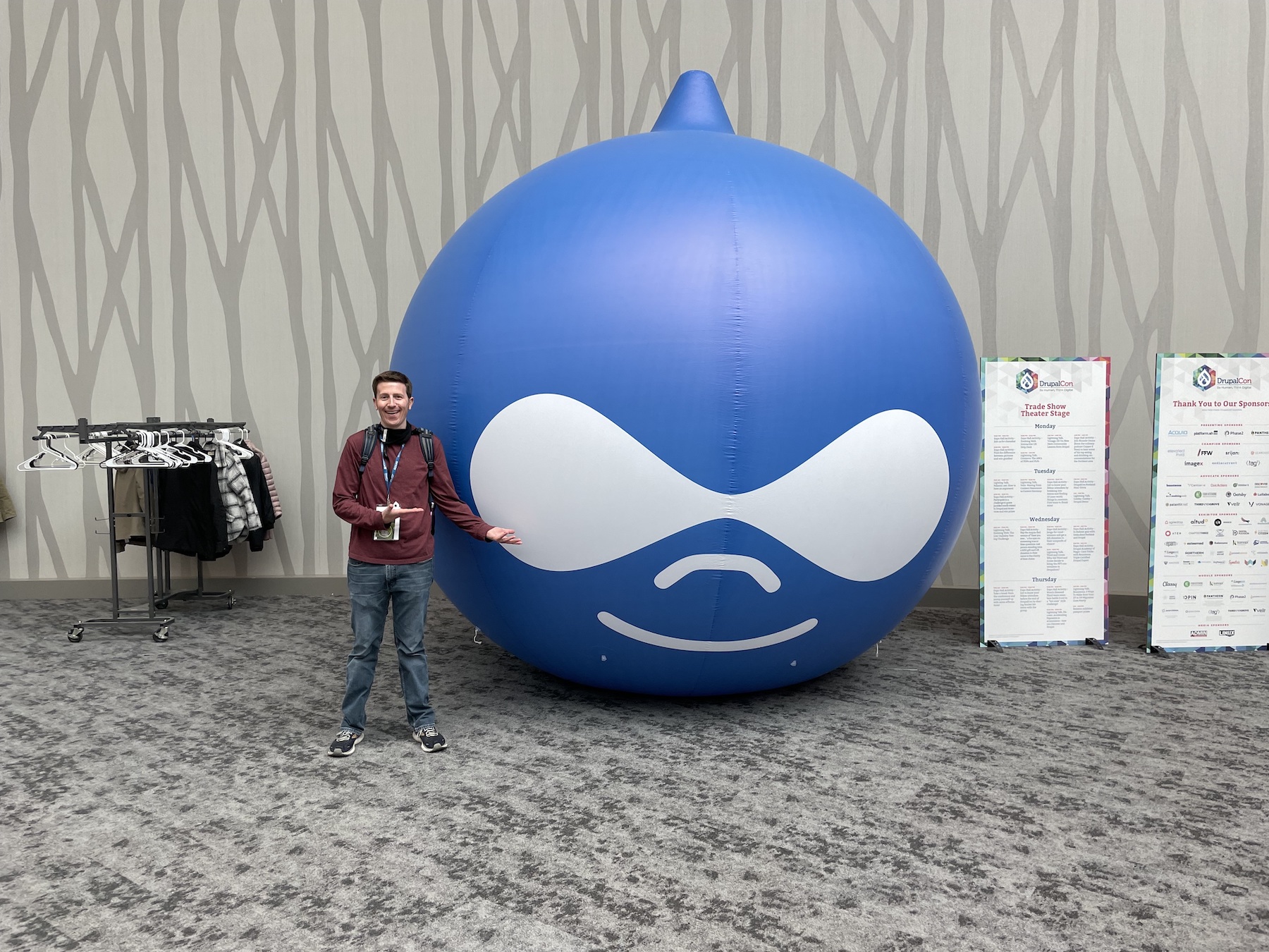 Brian Perry posing with the DrupalCon Portland Mascot