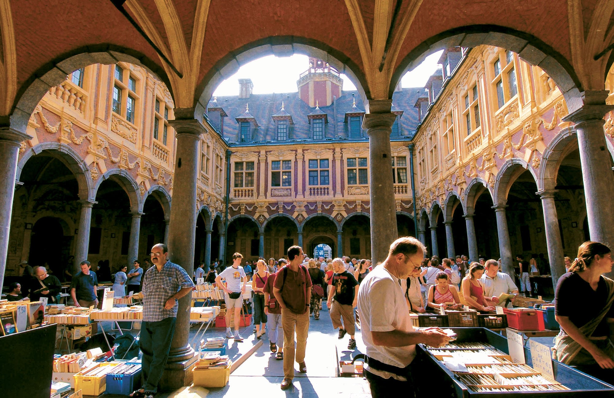 The old stock exchange - Place du Général de Gaulle (open in the afternoon)|Source: Hello Lille