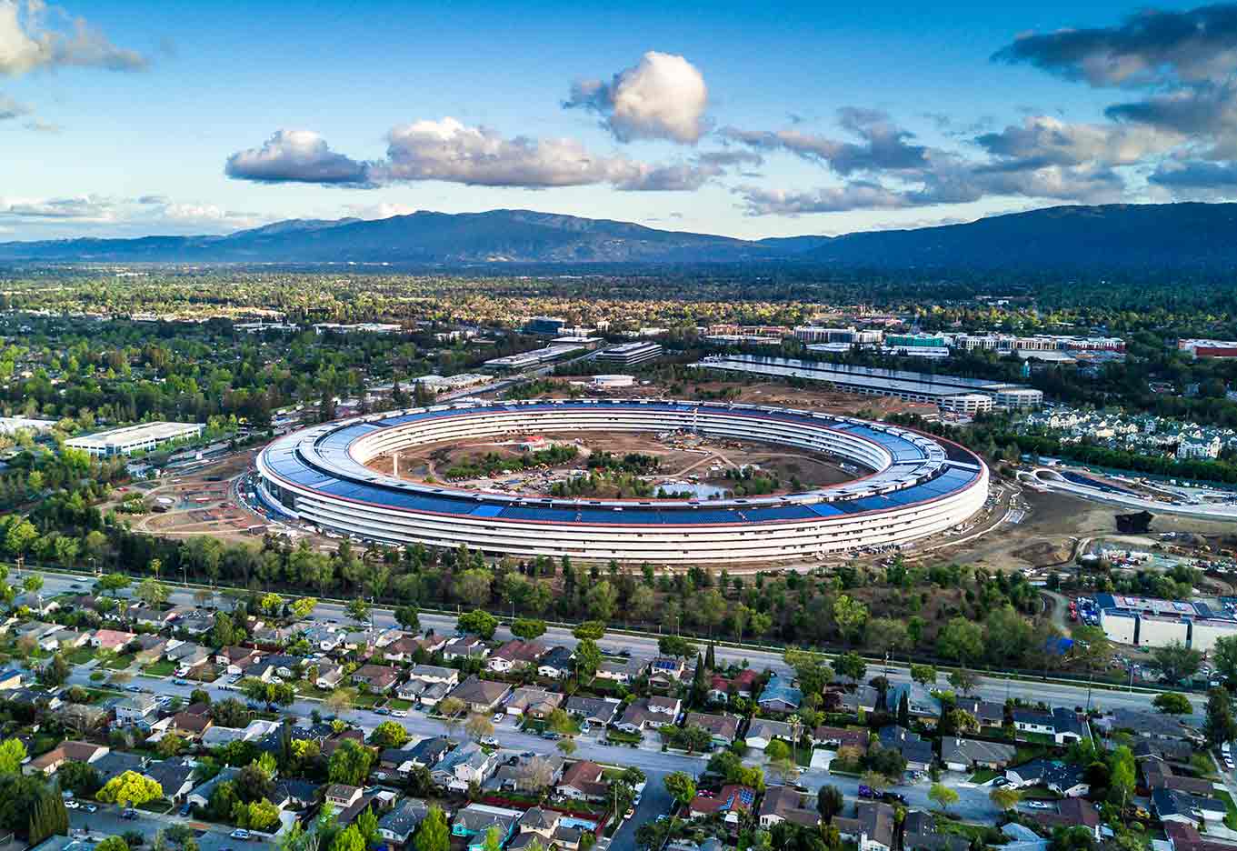 Apple Park depicted among the homes in Silicon Valley via UEES