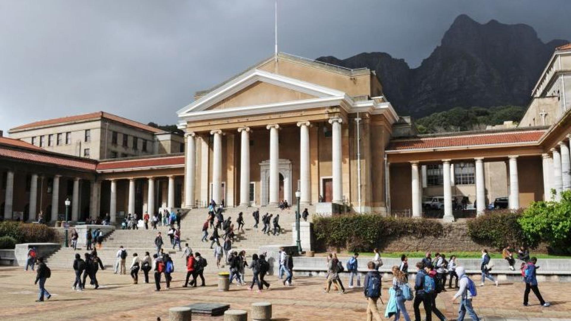 Students infront of University of Cape Town
