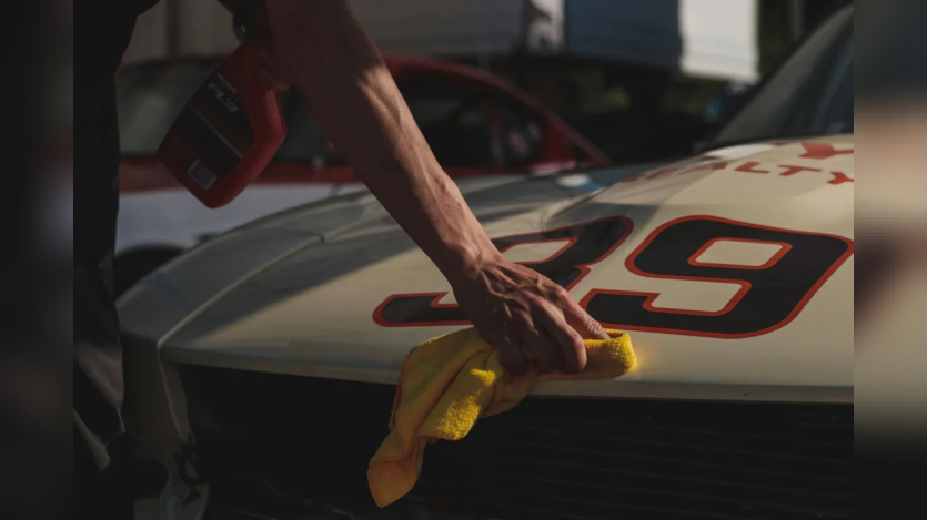 Man polishing the car hood