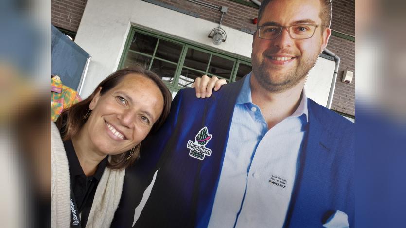 Valerie Valkenburg taking a selfie with a cutout of Dries