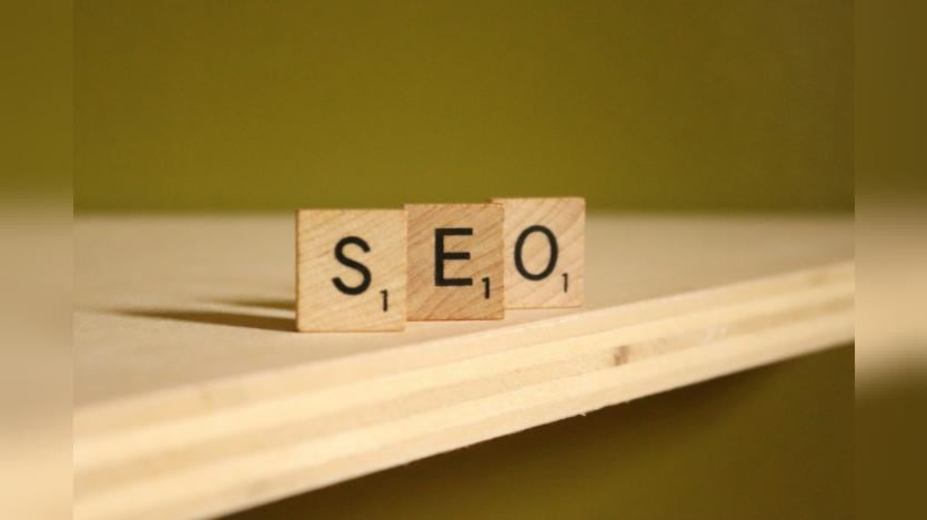 SEO in simple tiles laid horizontally.