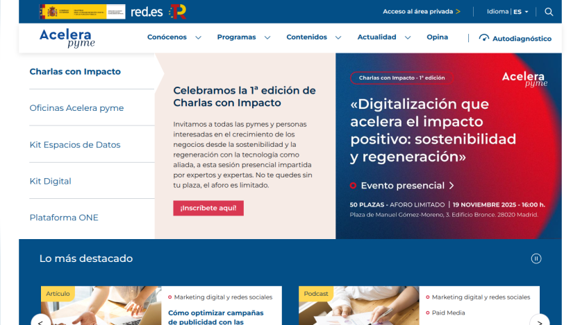 Acelera pyme website promoting the first edition of 'Charlas con Impacto' event on digitalization for positive impact, with registration button and event details.
