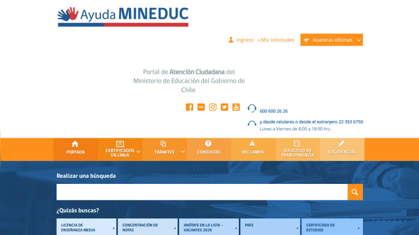 Homepage of Ayuda MINEDUC, featuring navigation and search bar for educational resources.