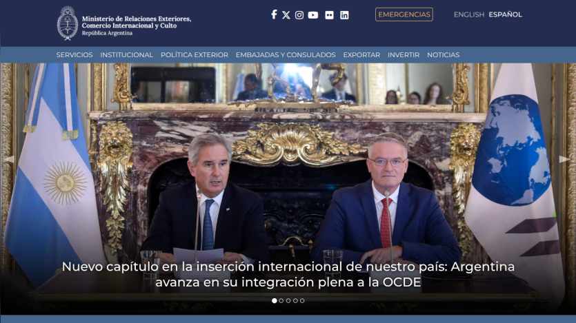 Argentinian government website showing officials discussing Argentina's integration with the OECD