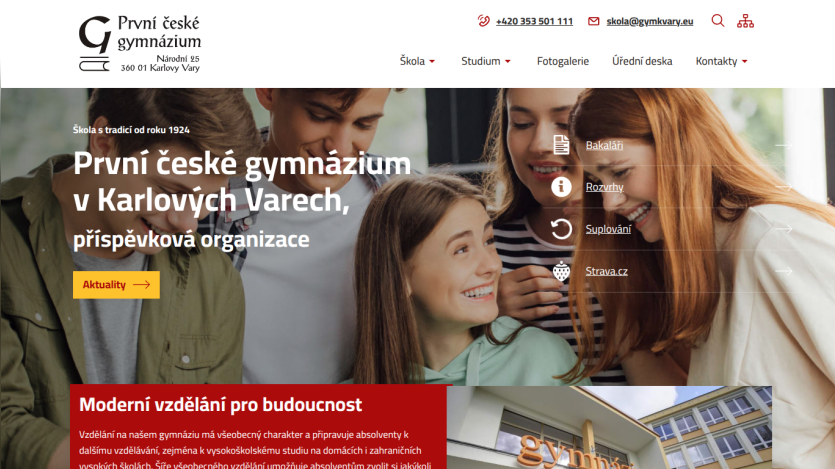 Homepage of První české gymnázium with students and key information about the school.