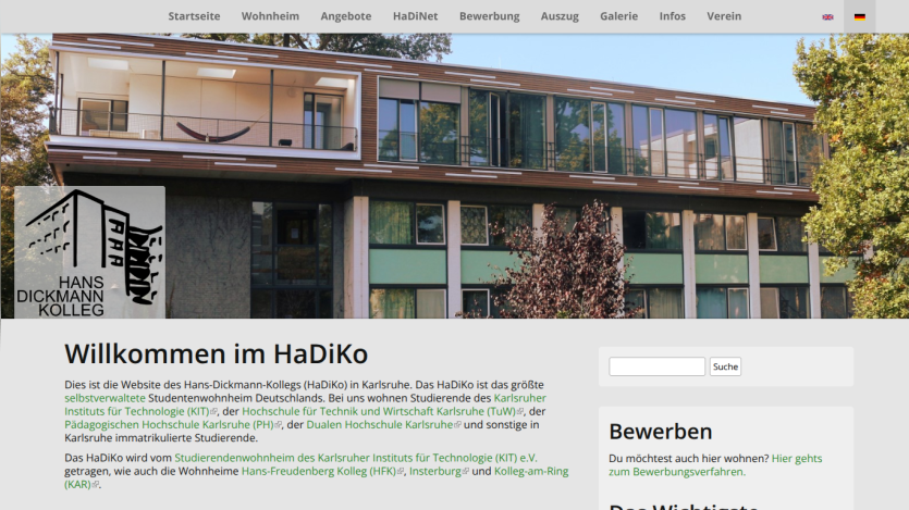 Hans-Dickmann-Kolleg website welcome page with building image, navigation menu, and application info in German