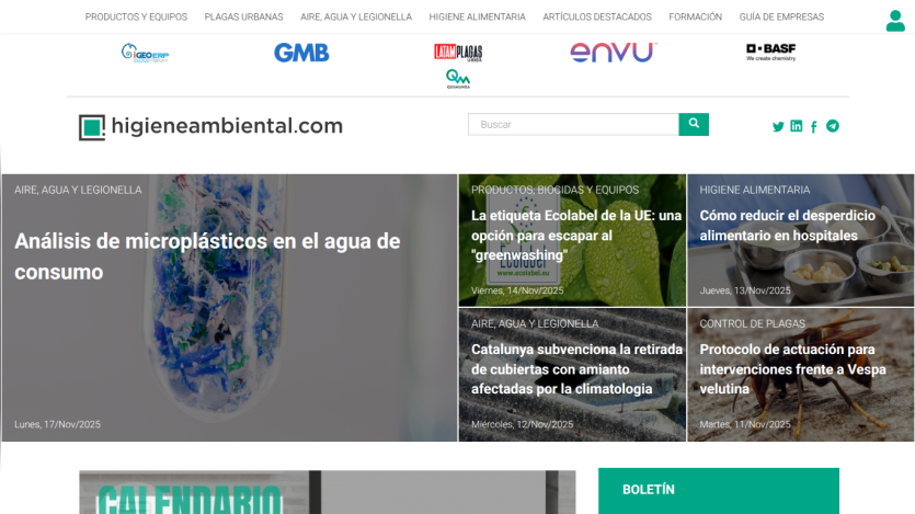 higieneambiental.com homepage with articles on microplastics, EU ecolabel, food waste reduction, asbestos removal, and pest control