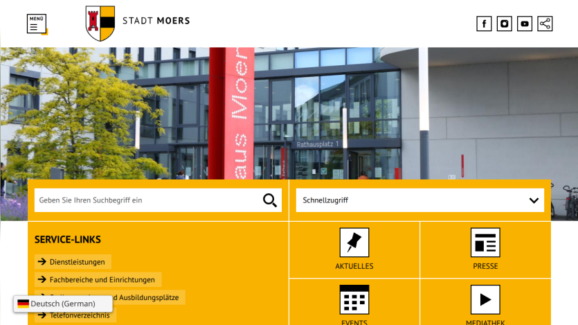 City of Moers website with search bar, quick access menu, and service links on a background of a building entrance