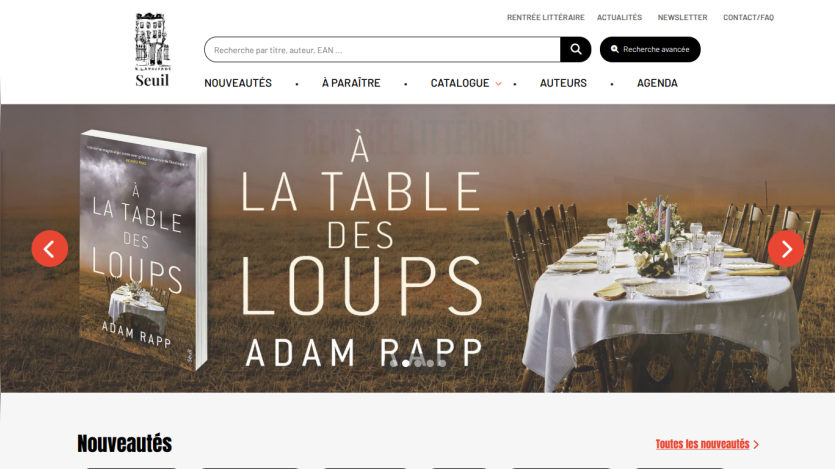 Promotional banner for 'À la table des loups' by Adam Rapp with a dining setup background.