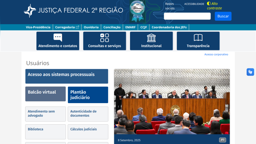Website for Justiça Federal 2ª Região with navigation and judicial panel image.