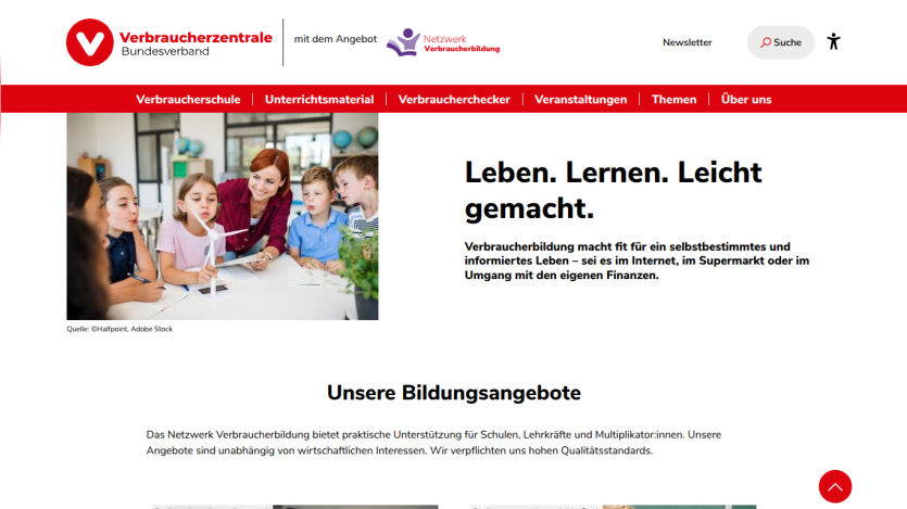 Website header with logo, navigation, and a hero section promoting educational services.