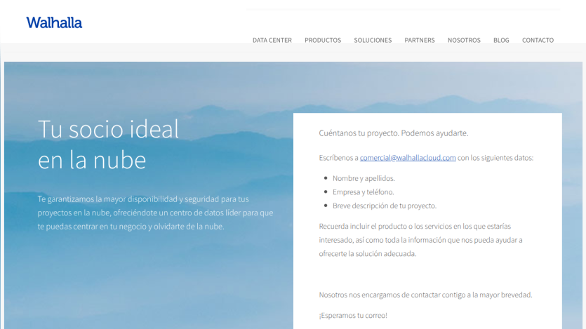 Cloud service homepage with headline 'Tu socio ideal en la nube' and contact form instructions.