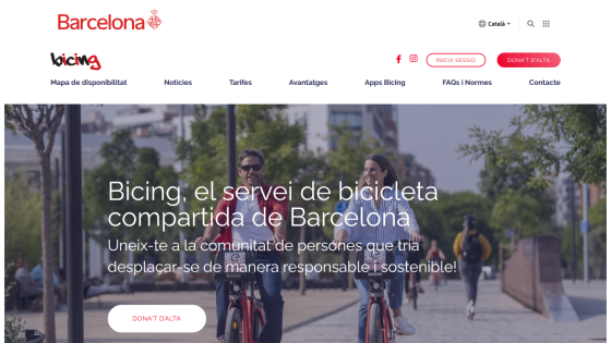 Bicing service homepage featuring cyclists in Barcelona with a call to action button.
