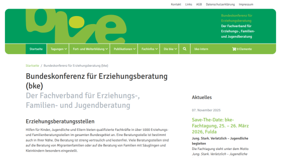 Bundeskonferenz für Erziehungsberatung homepage with navigation and information on family and youth counseling services