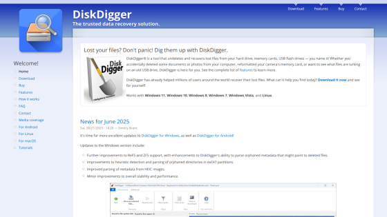 DiskDigger homepage showing data recovery software details, features, and latest news for June 2025