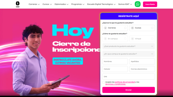 Educational site with registration form for courses and careers, highlighting enrollment closing today and last vacancies