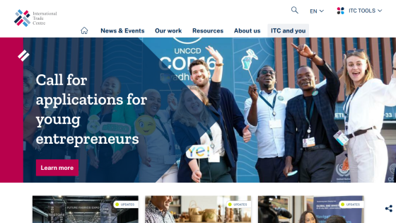Call for applications for young entrepreneurs with a group of smiling individuals.