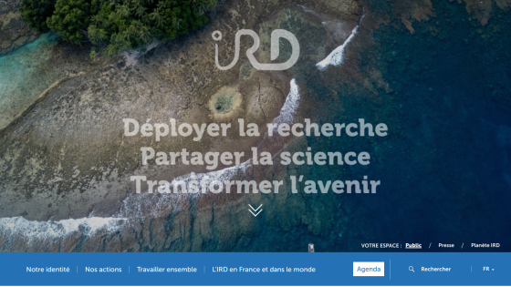 Website header with logo and mission statement in French about research and science.