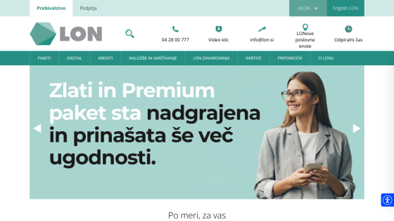 Website header with navigation and a promotional banner about premium packages.