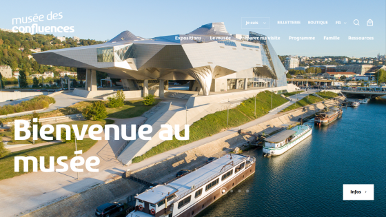 Homepage of Musée des Confluences with a modern building by the river and welcome text in French