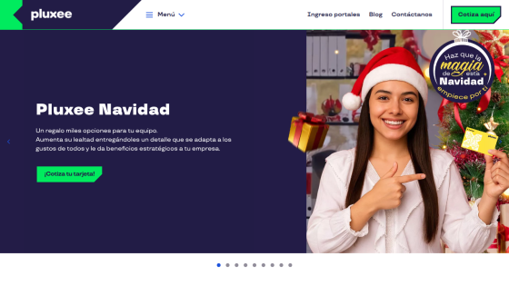 Pluxee Navidad promotion offering customizable gifts for teams with strategic benefits and a call to action to quote a card