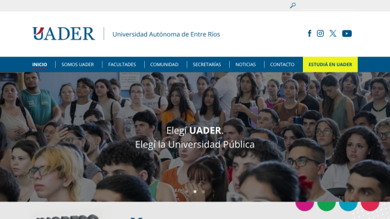 Universidad Autónoma de Entre Ríos homepage with navigation menu and hero section showing students in a classroom and text 'Una Universidad que transforma.'