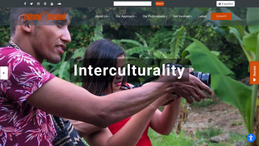 Homepage featuring the word 'Interculturality' with two people taking photos in a green setting.
