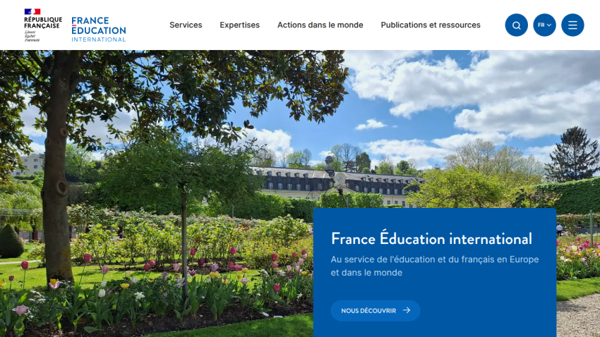 Homepage of France Éducation international featuring a garden view and key text about educational services.