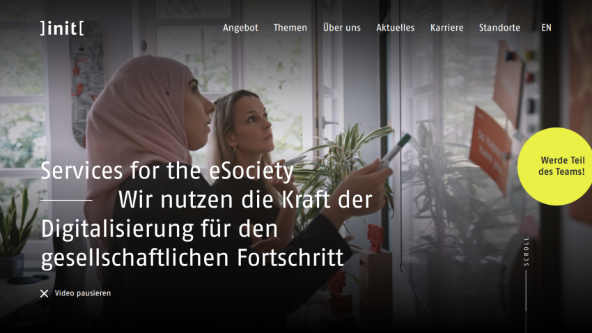 Website header with navigation and hero section promoting digitalization for societal progress in German