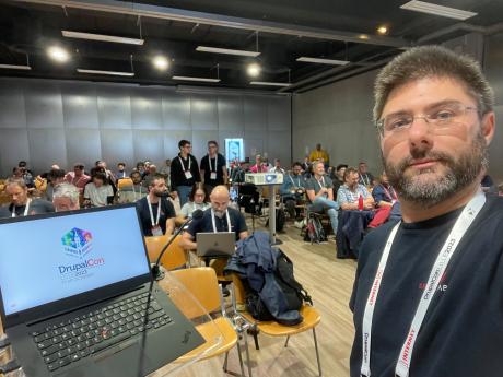 Luca Lusso presenting at DrupalCon Lille