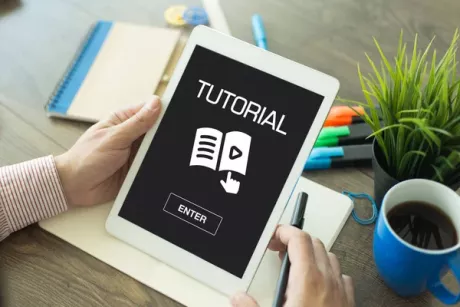 Tutorial displayed on the screen of a tablet