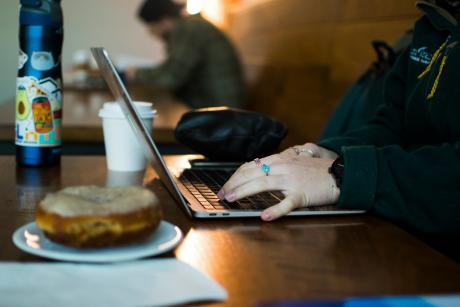 woman working in laptop